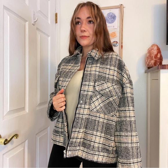 FASHION ON EARTH Plaid zip up coat with front pockets size Large - Picture 2 of 8